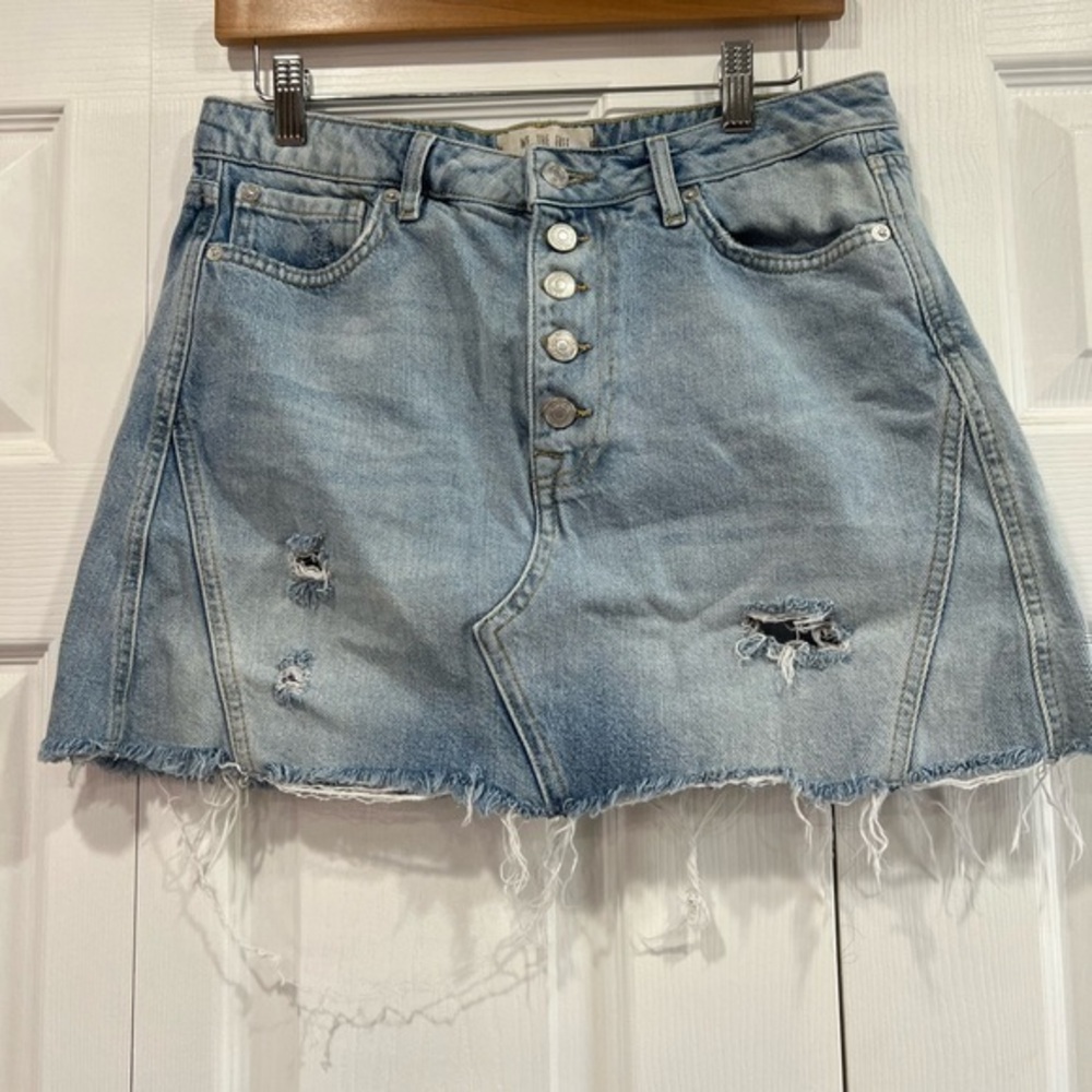 FREE PEOPLE  distressed mini skirt size 30